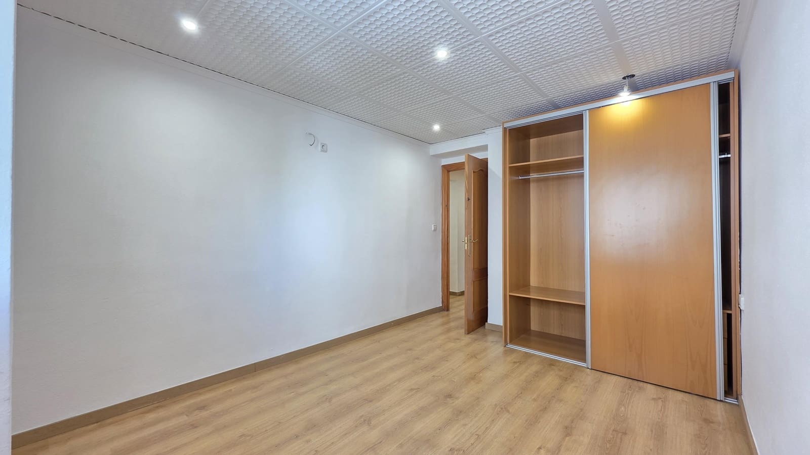 Piso de 4 habitaciones en Gandia en venta - 169.000 € (Ref: 9899163)