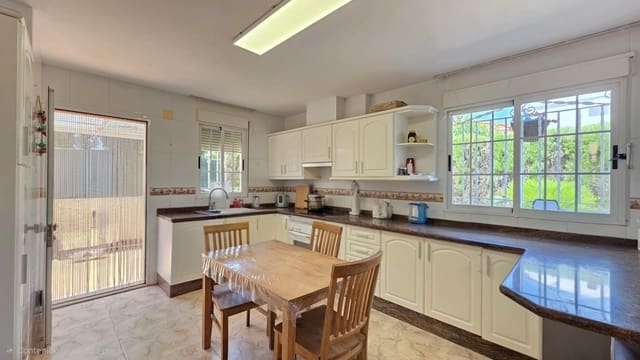 4 Zimmer Villa zu verkaufen in Gandia mit Pool - 419.000 € (Ref: 9920408)
