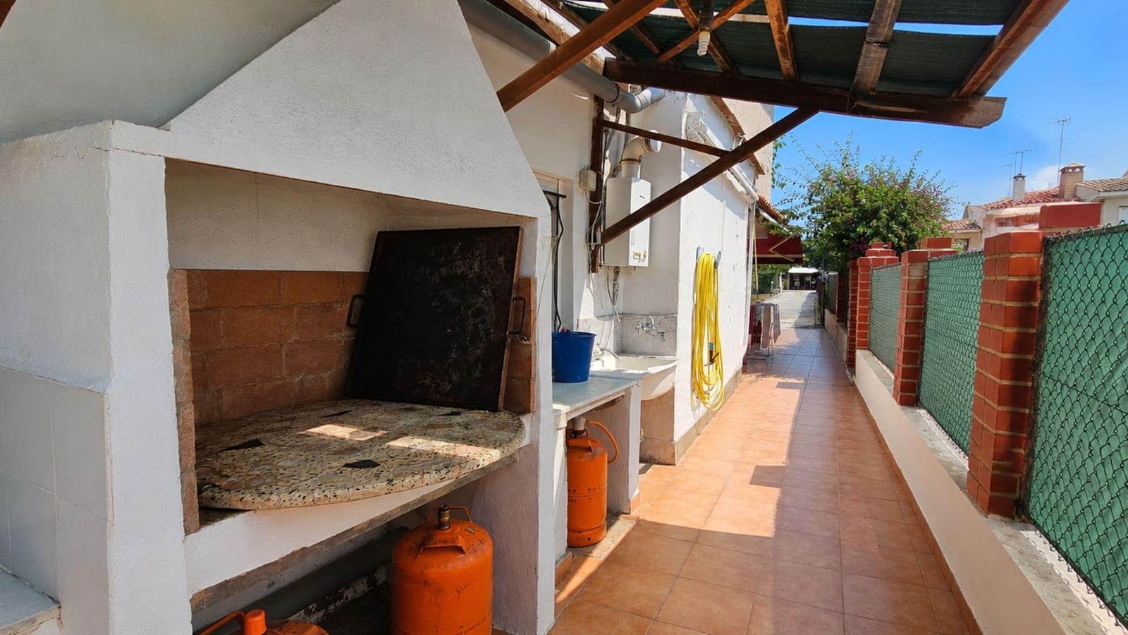 7 bedroom Villa for sale in Gandia - € 199,990 (Ref: 9947897)