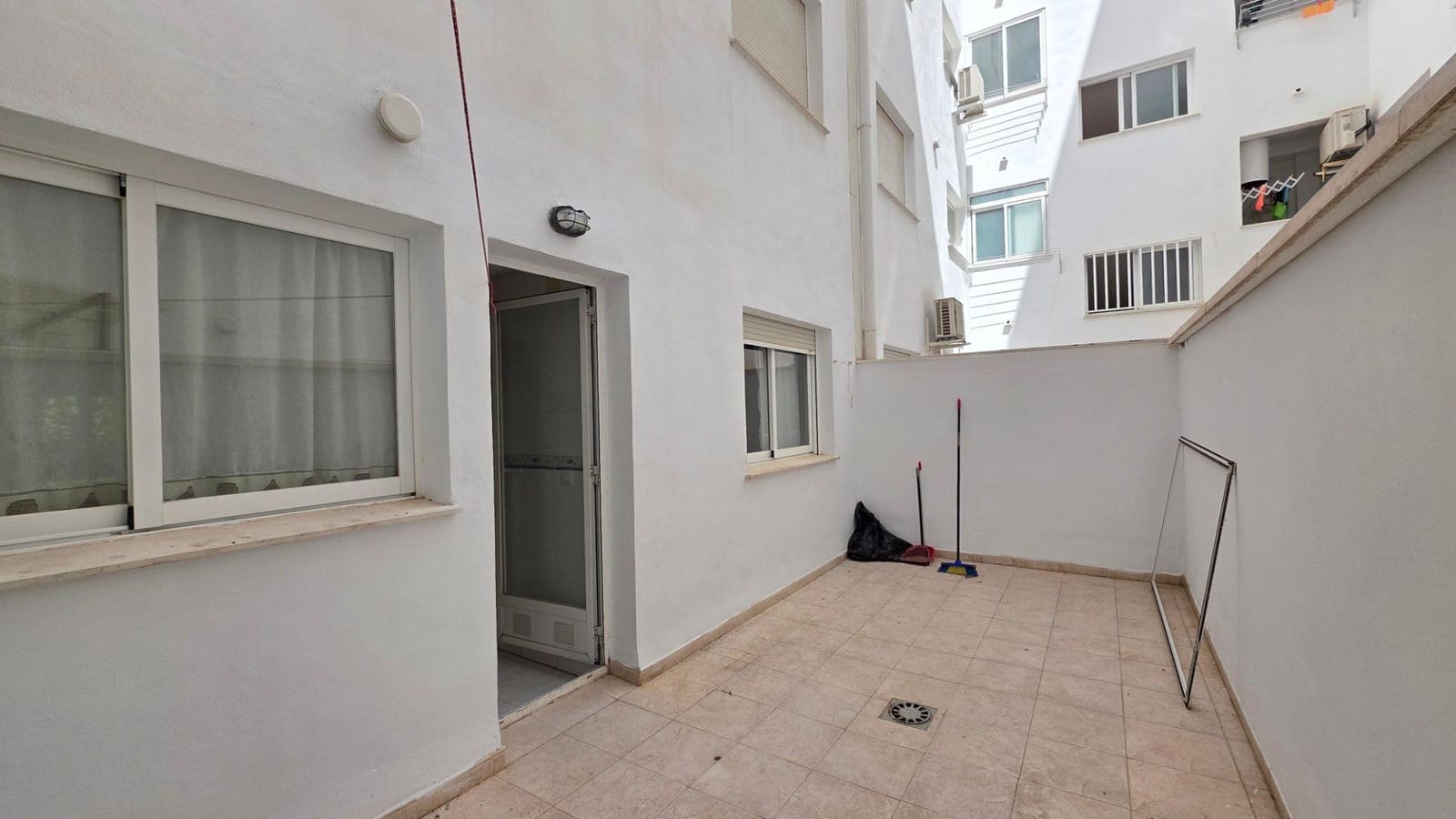 2 bedroom Flat for sale in Gandia with pool garage - € 199,000 (Ref: 9977308)