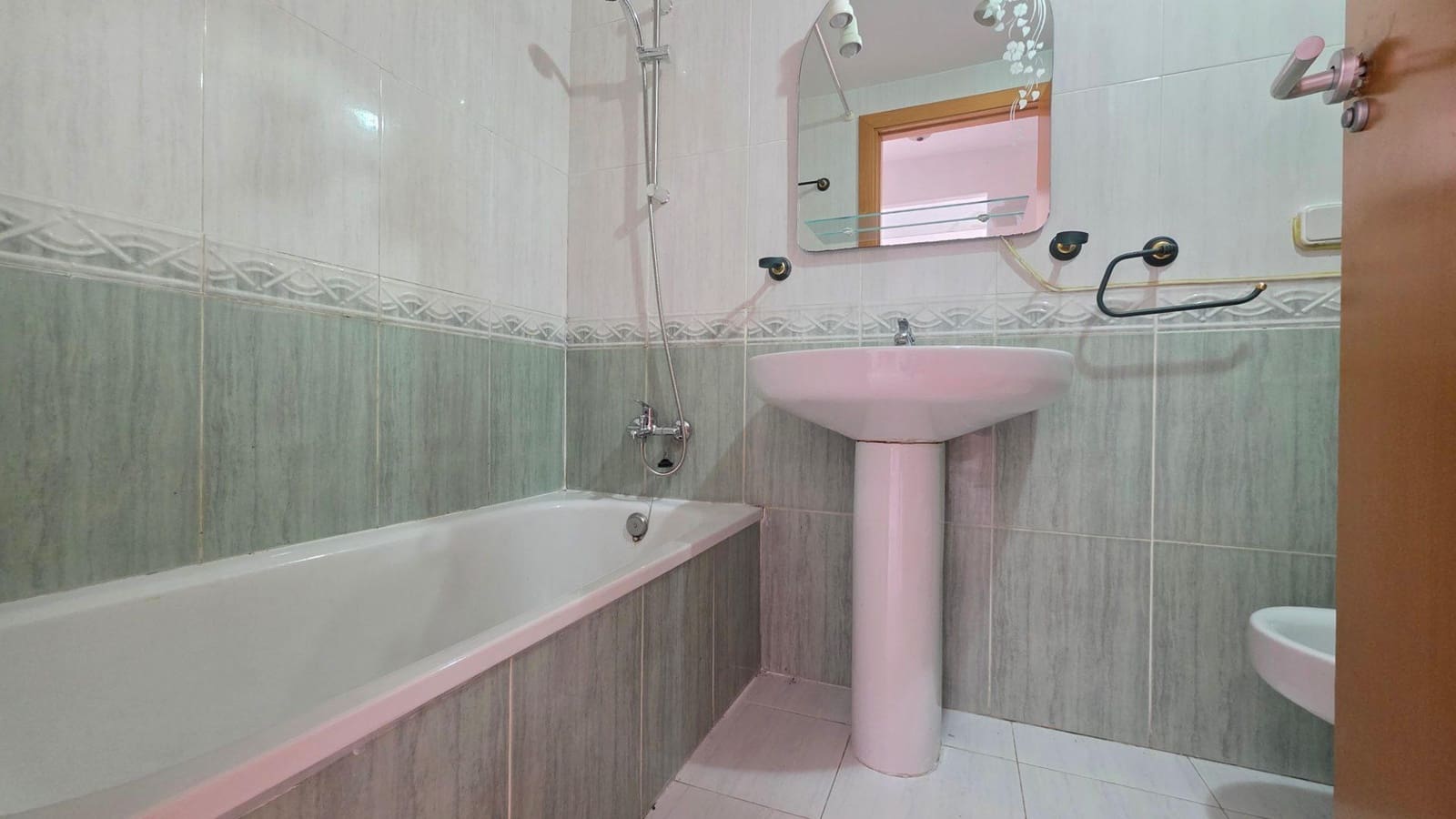 2 bedroom Flat for sale in Gandia with pool garage - € 199,000 (Ref: 9977308)