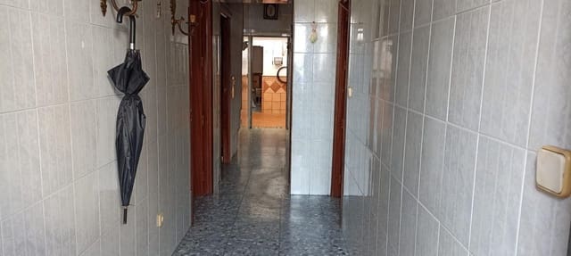 3 soveværelse Villa til salg i Córdoba by - € 158.500 (Ref: 9359854)