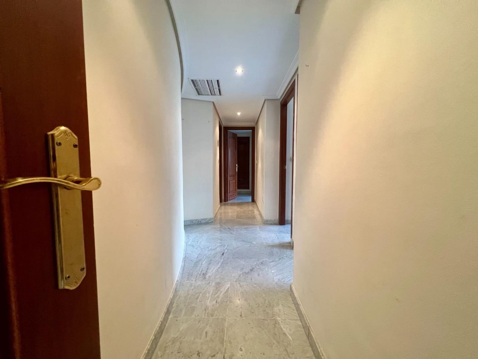 3 bedroom Flat for sale in Cordoba city with pool - € 355,000 (Ref: 9359858)