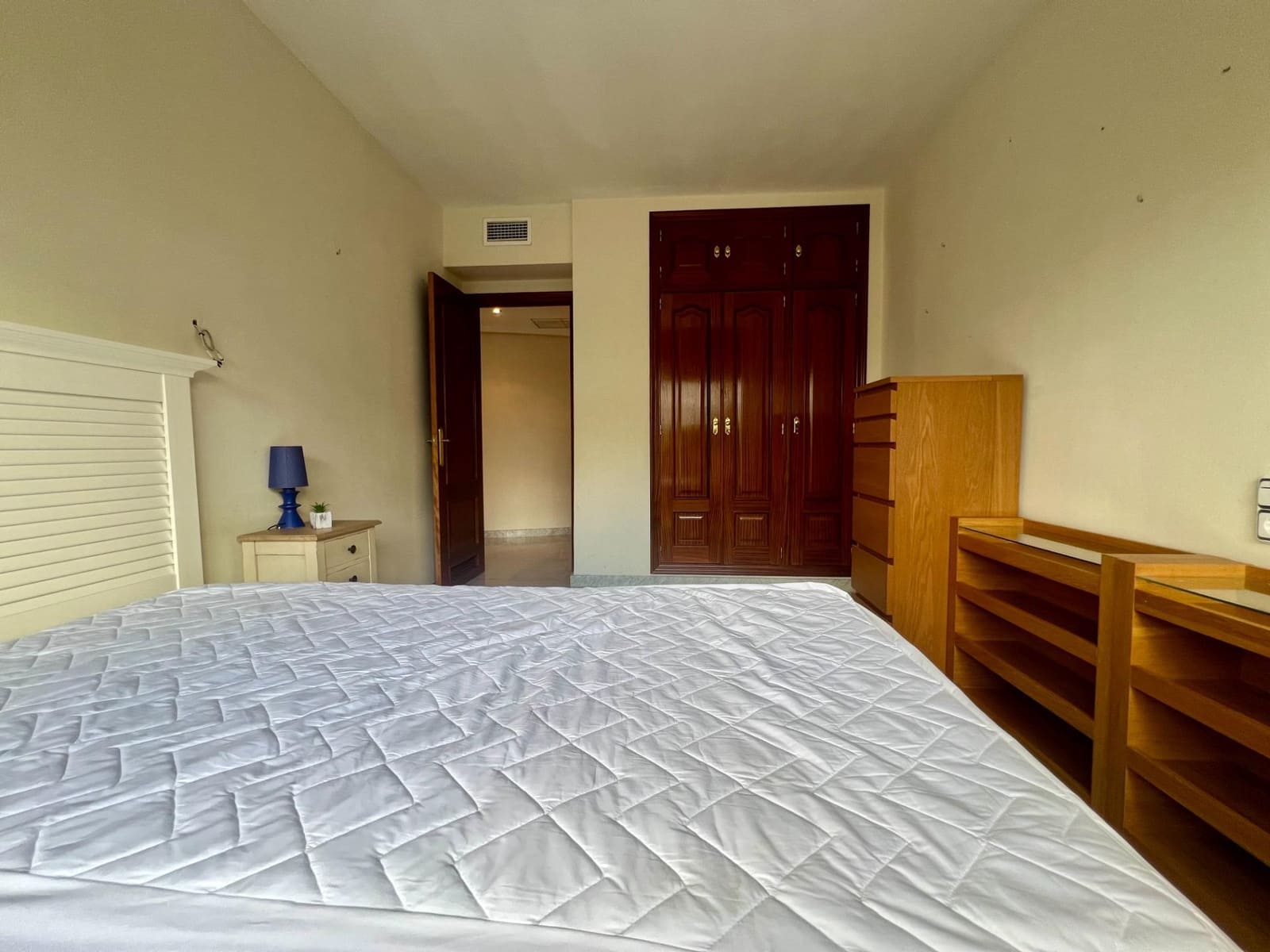 3 bedroom Flat for sale in Cordoba city with pool - € 355,000 (Ref: 9359858)