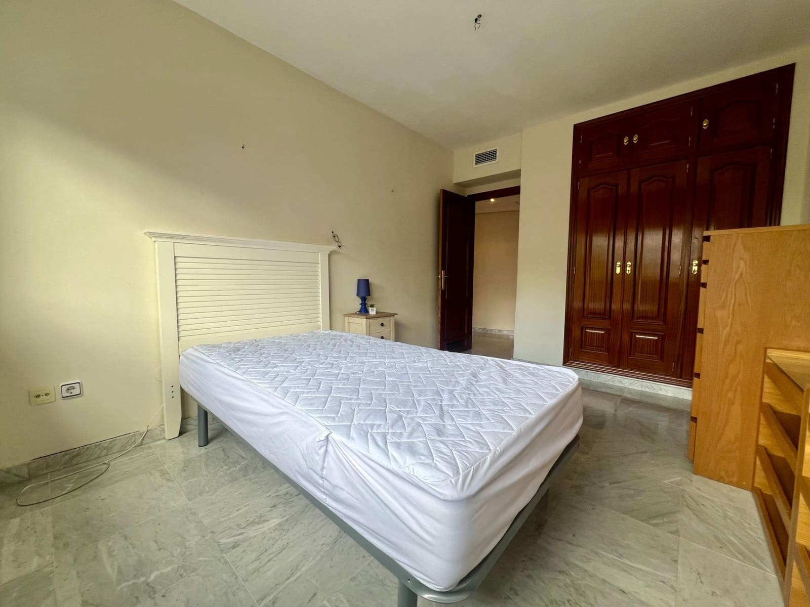 3 bedroom Flat for sale in Cordoba city with pool - € 355,000 (Ref: 9359858)