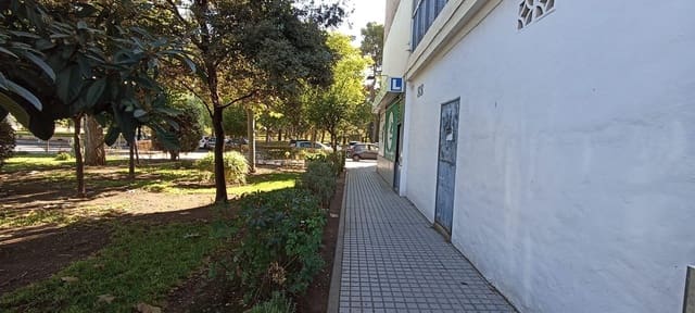 Kommersiell til salgs i Parque Cruz Conde, Córdoba by - € 60 000 (Ref: 9359860)