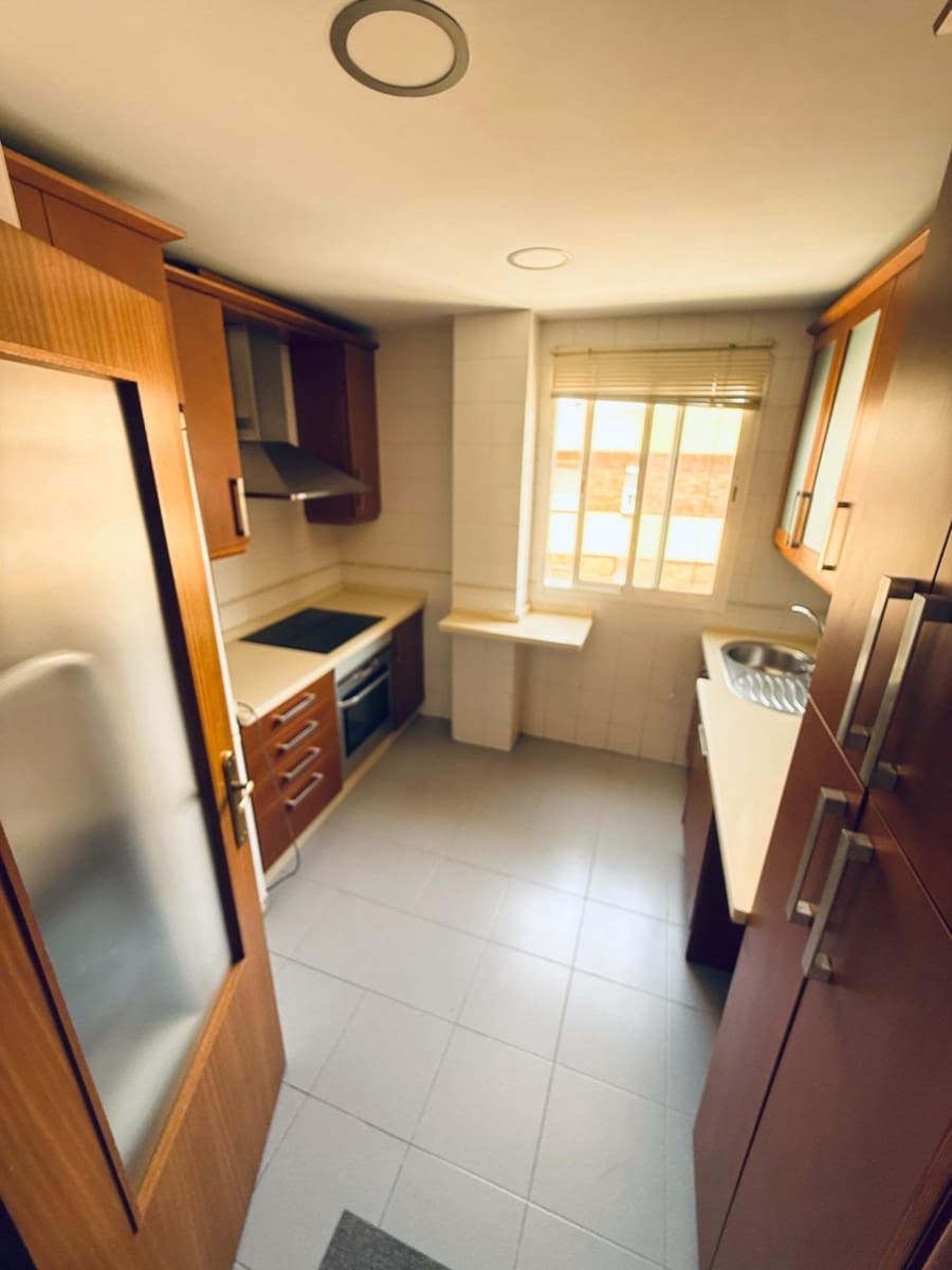 4 bedroom Flat for sale in Cordoba city with garage - € 249,000 (Ref: 9359866)