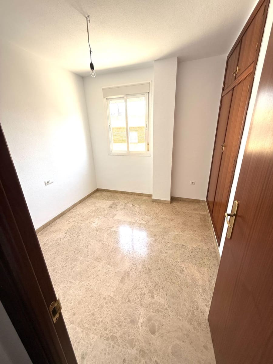 4 bedroom Flat for sale in Cordoba city with garage - € 249,000 (Ref: 9359866)