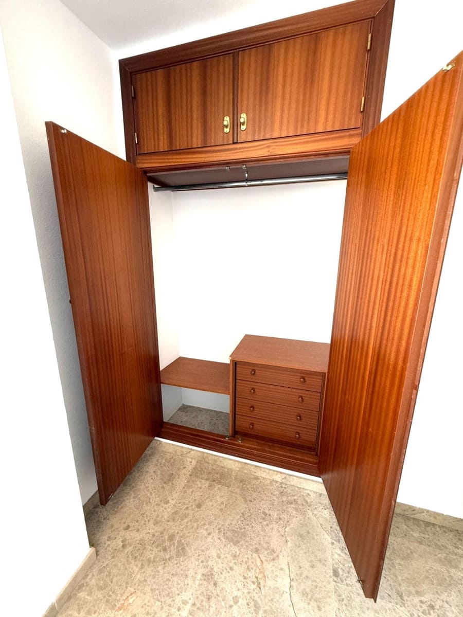 4 bedroom Flat for sale in Cordoba city with garage - € 249,000 (Ref: 9359866)