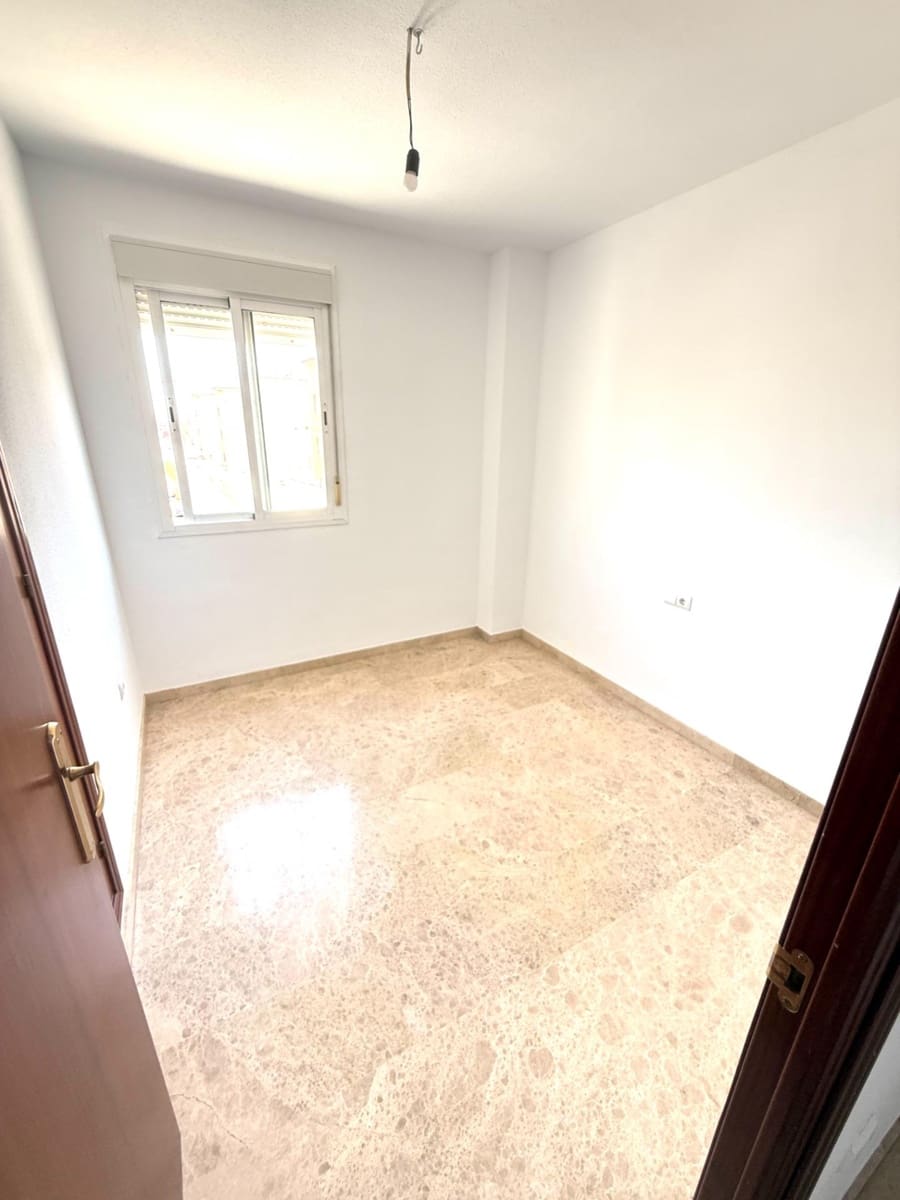 4 bedroom Flat for sale in Cordoba city with garage - € 249,000 (Ref: 9359866)
