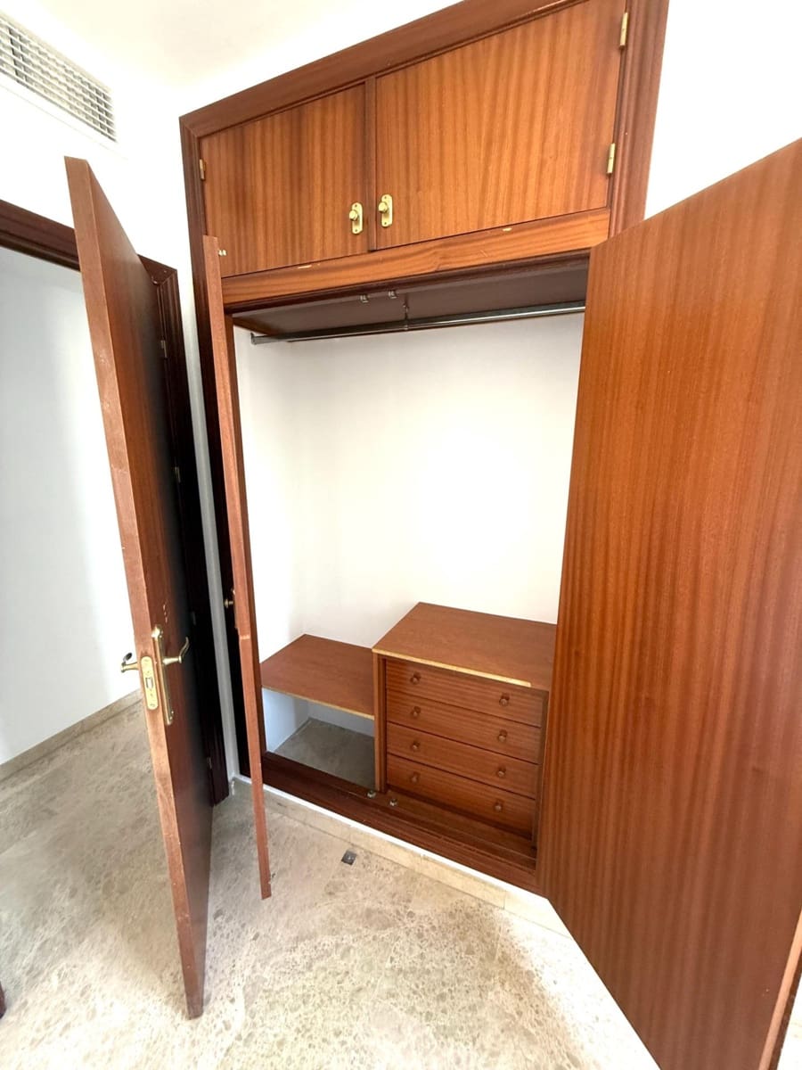 4 bedroom Flat for sale in Cordoba city with garage - € 249,000 (Ref: 9359866)