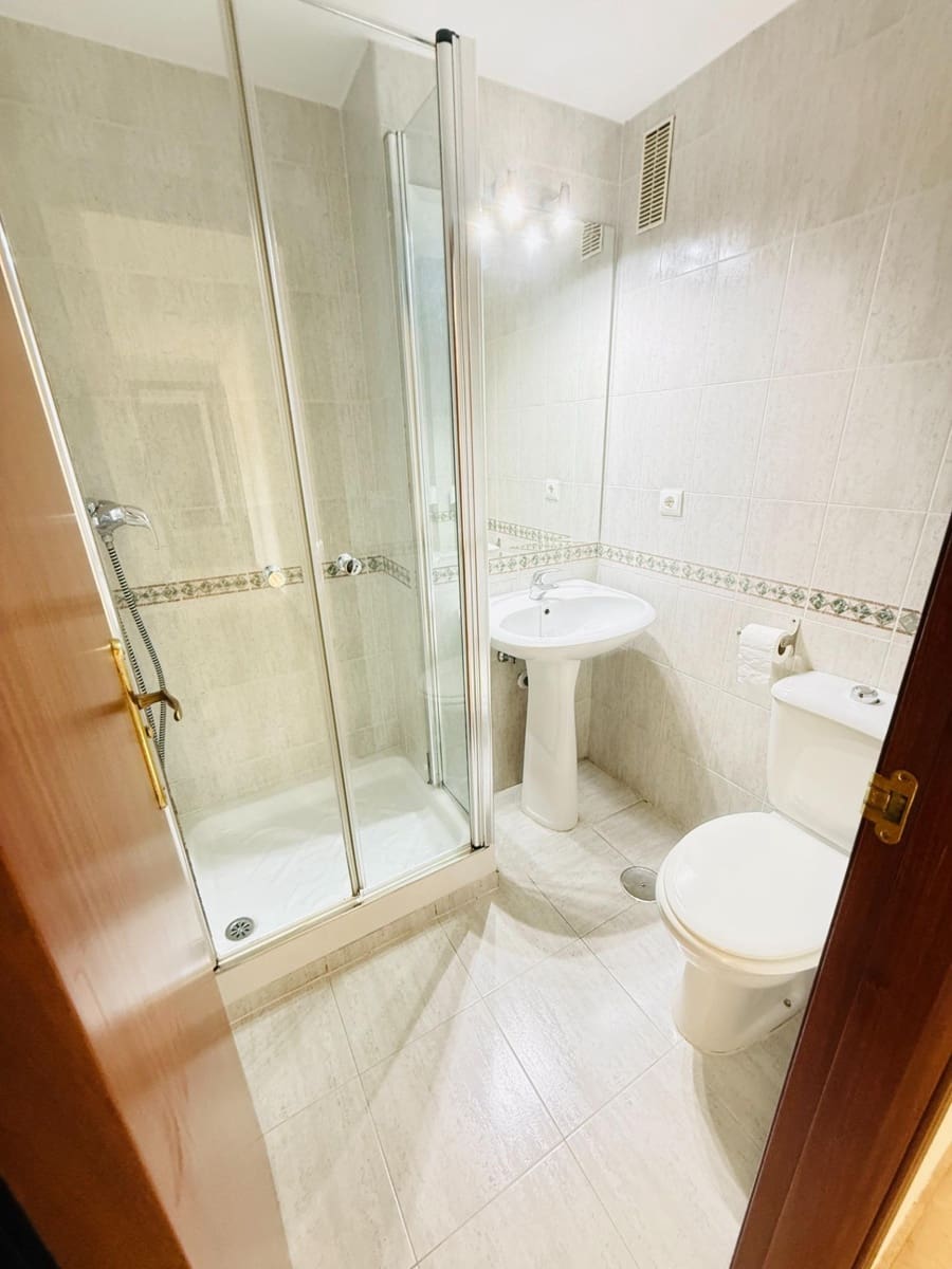 4 bedroom Flat for sale in Cordoba city with garage - € 249,000 (Ref: 9359866)