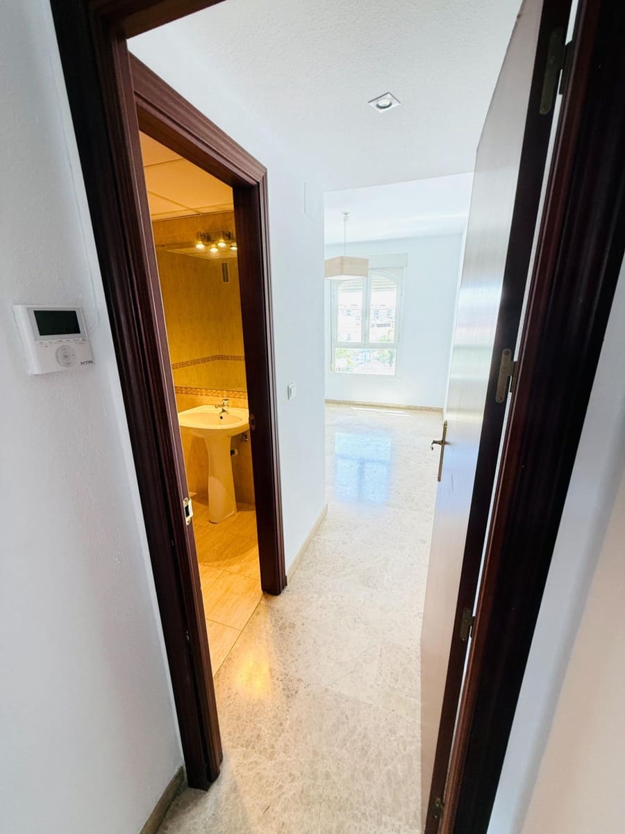 4 bedroom Flat for sale in Cordoba city with garage - € 249,000 (Ref: 9359866)