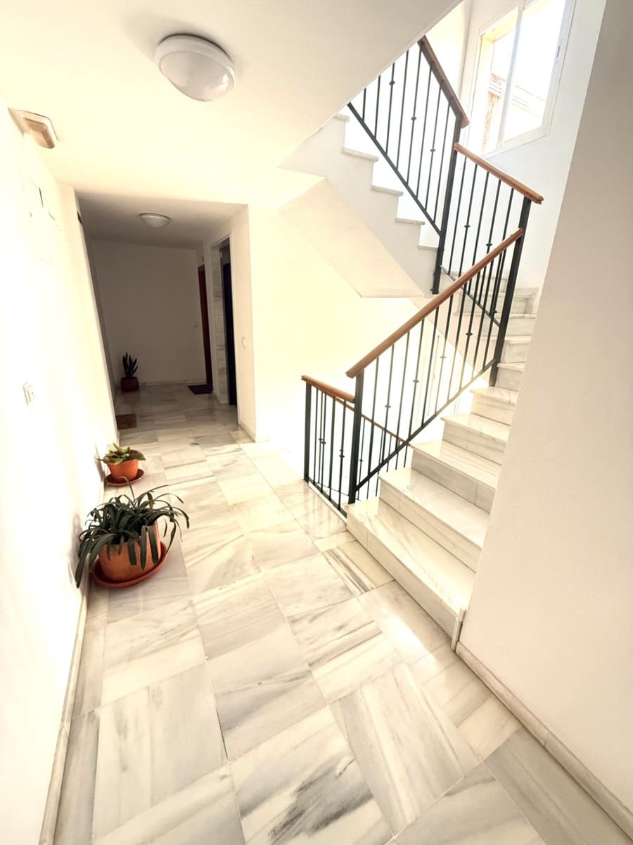 4 bedroom Flat for sale in Cordoba city with garage - € 249,000 (Ref: 9359866)