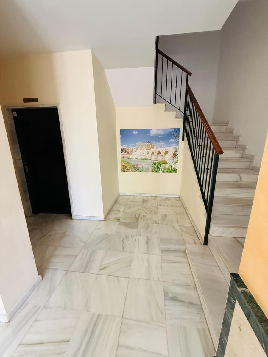 4 bedroom Flat for sale in Cordoba city with garage - € 249,000 (Ref: 9359866)