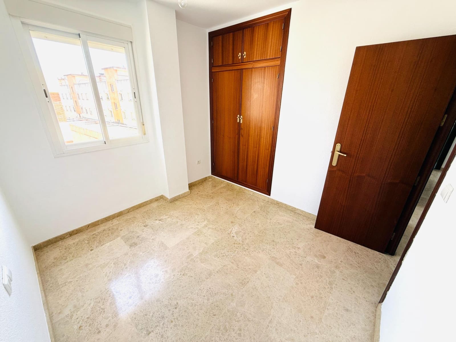 4 bedroom Flat for sale in Cordoba city with garage - € 249,000 (Ref: 9359866)