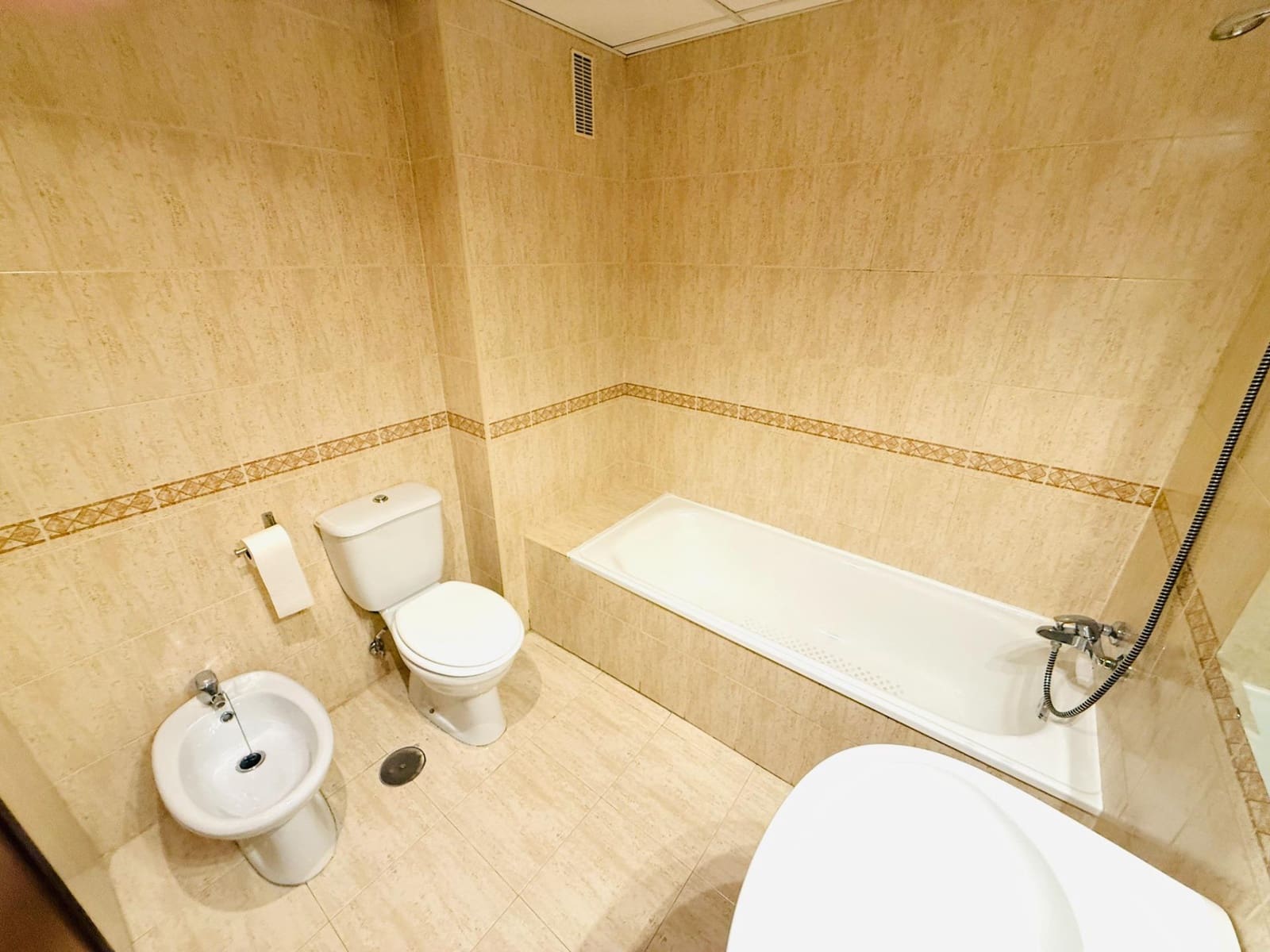 4 bedroom Flat for sale in Cordoba city with garage - € 249,000 (Ref: 9359866)