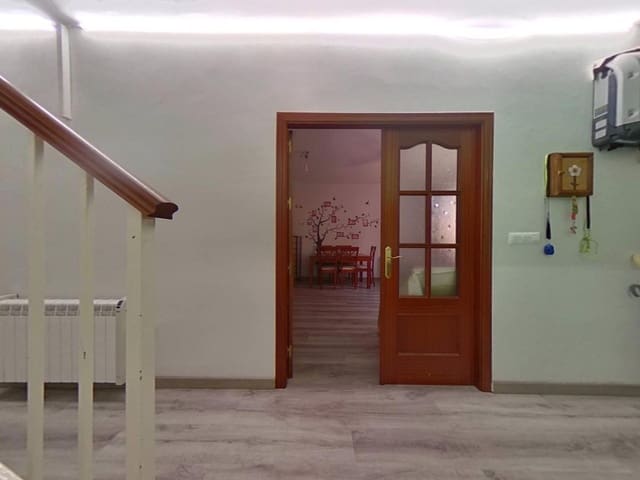 5 makuuhuone Rivitalo myytävänä paikassa Córdoba kaupunki - 160 000 € (Ref: 9359867)