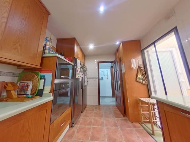 5 makuuhuone Rivitalo myytävänä paikassa Córdoba kaupunki - 160 000 € (Ref: 9359867)