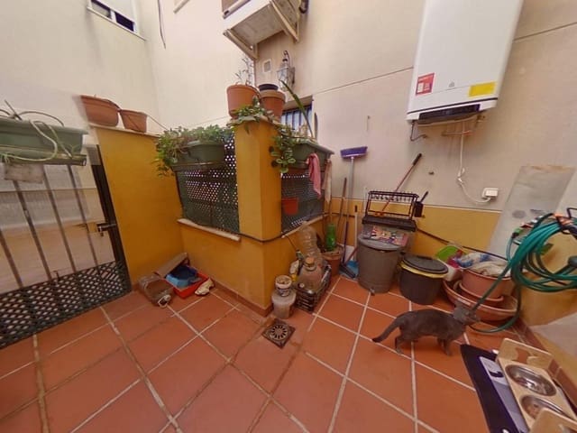 5 makuuhuone Rivitalo myytävänä paikassa Córdoba kaupunki - 160 000 € (Ref: 9359867)