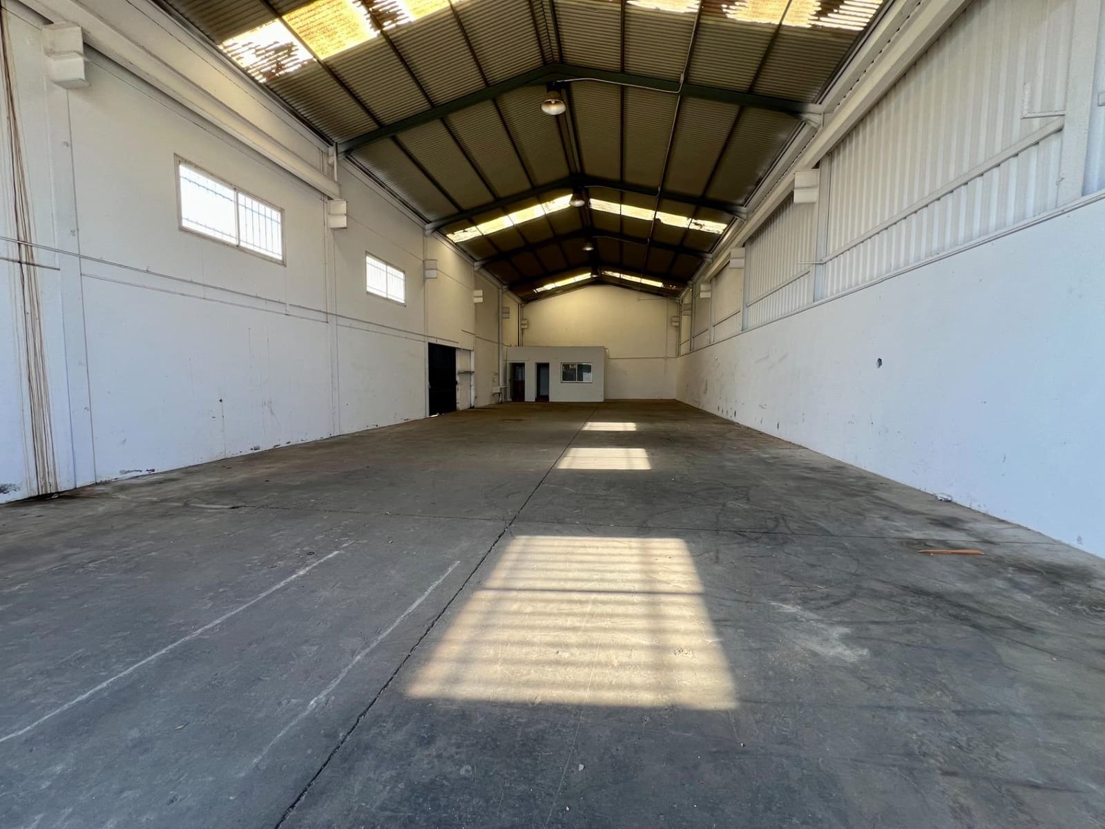 Business for rent in El Higueron - € 3,000 (Ref: 9359871)