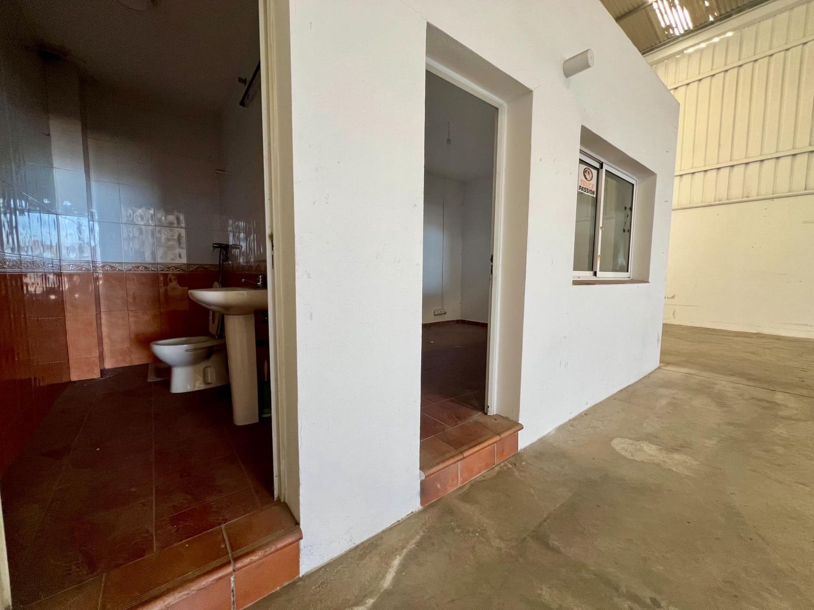 Business for rent in El Higueron - € 3,000 (Ref: 9359871)