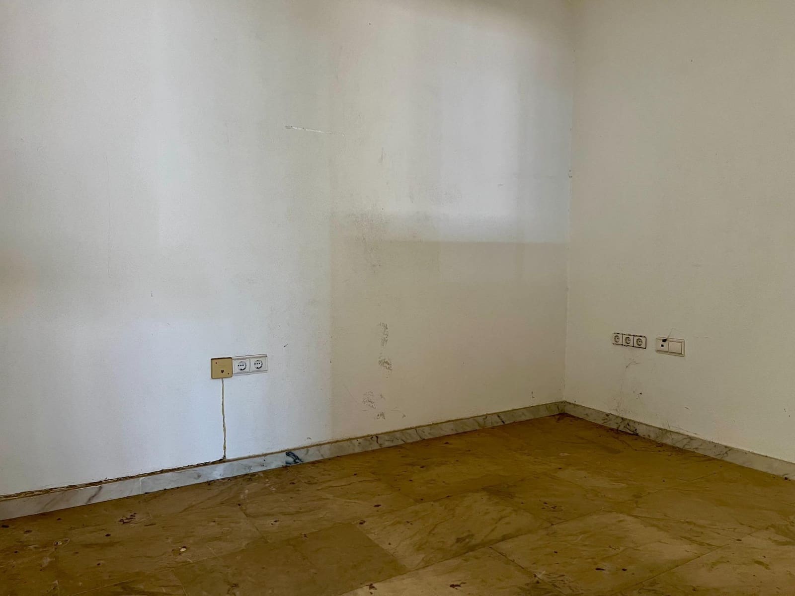 Business for rent in El Higueron - € 3,000 (Ref: 9359871)