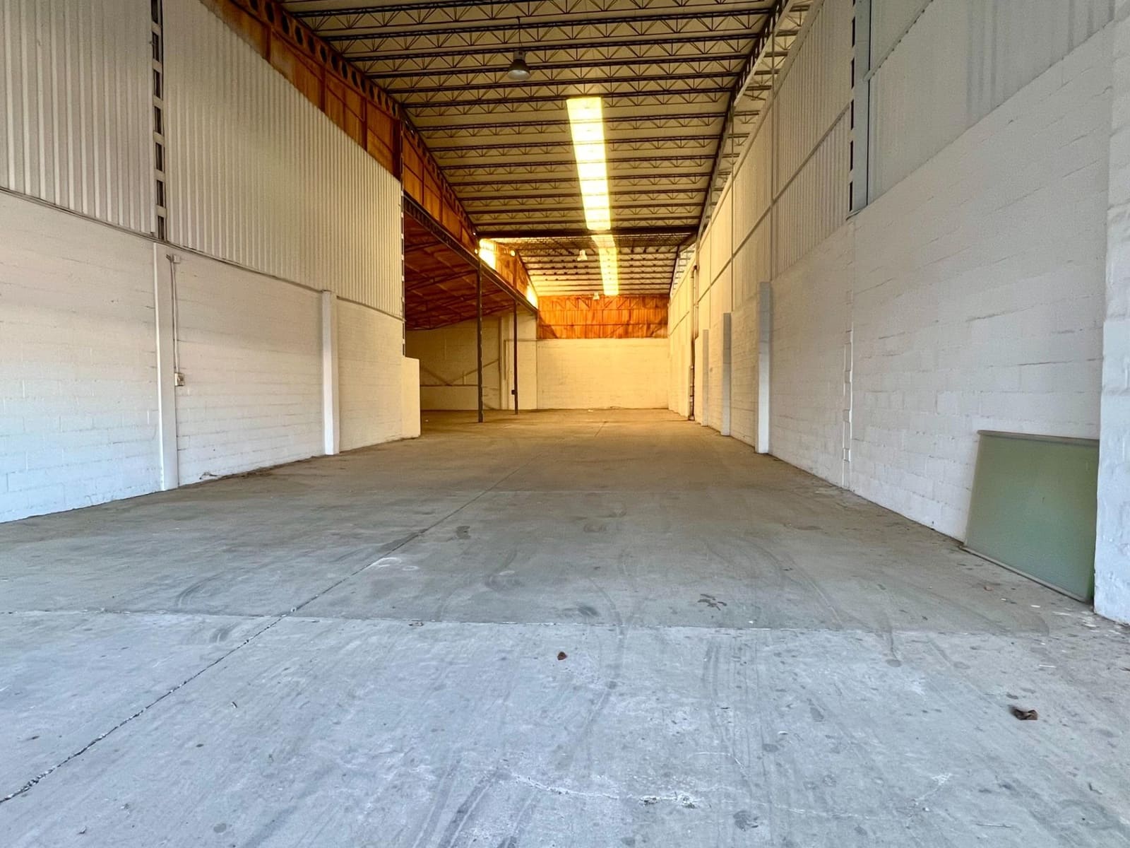 Business for rent in El Higueron - € 3,000 (Ref: 9359871)