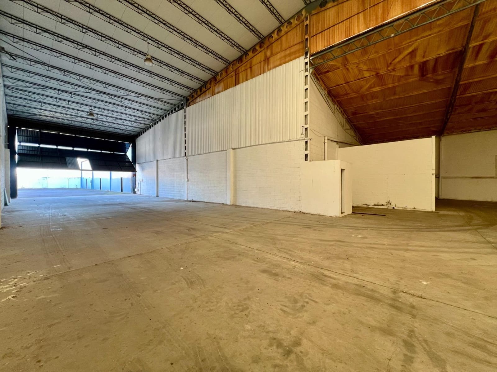 Business for rent in El Higueron - € 3,000 (Ref: 9359871)