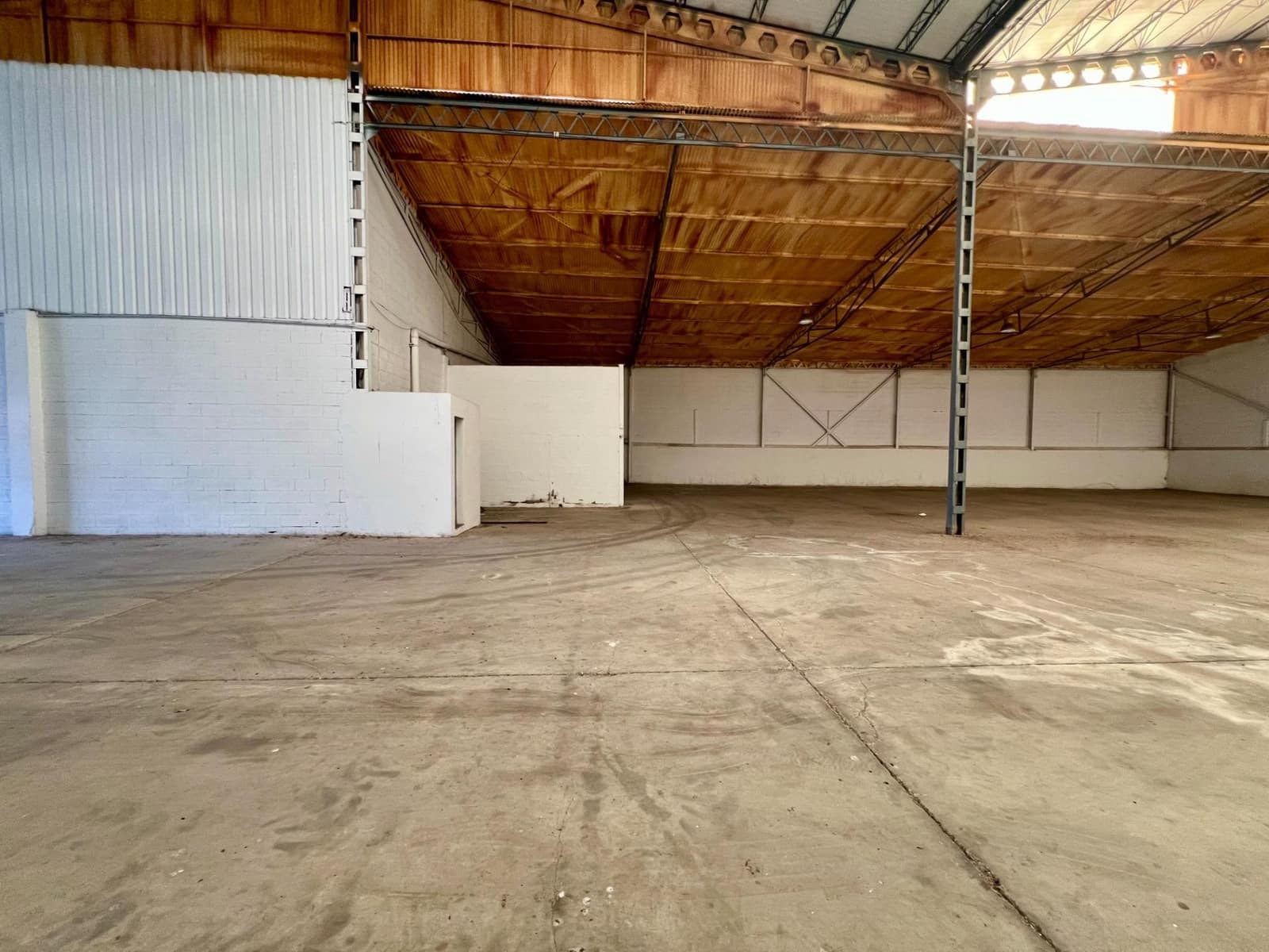 Business for rent in El Higueron - € 3,000 (Ref: 9359871)