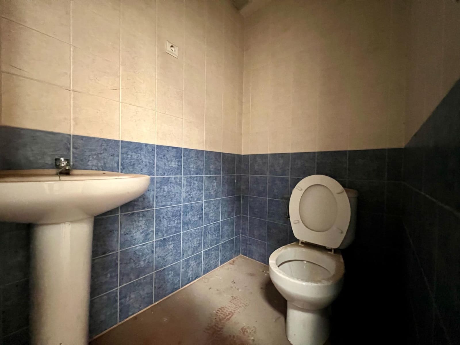 Business for rent in El Higueron - € 3,000 (Ref: 9359871)