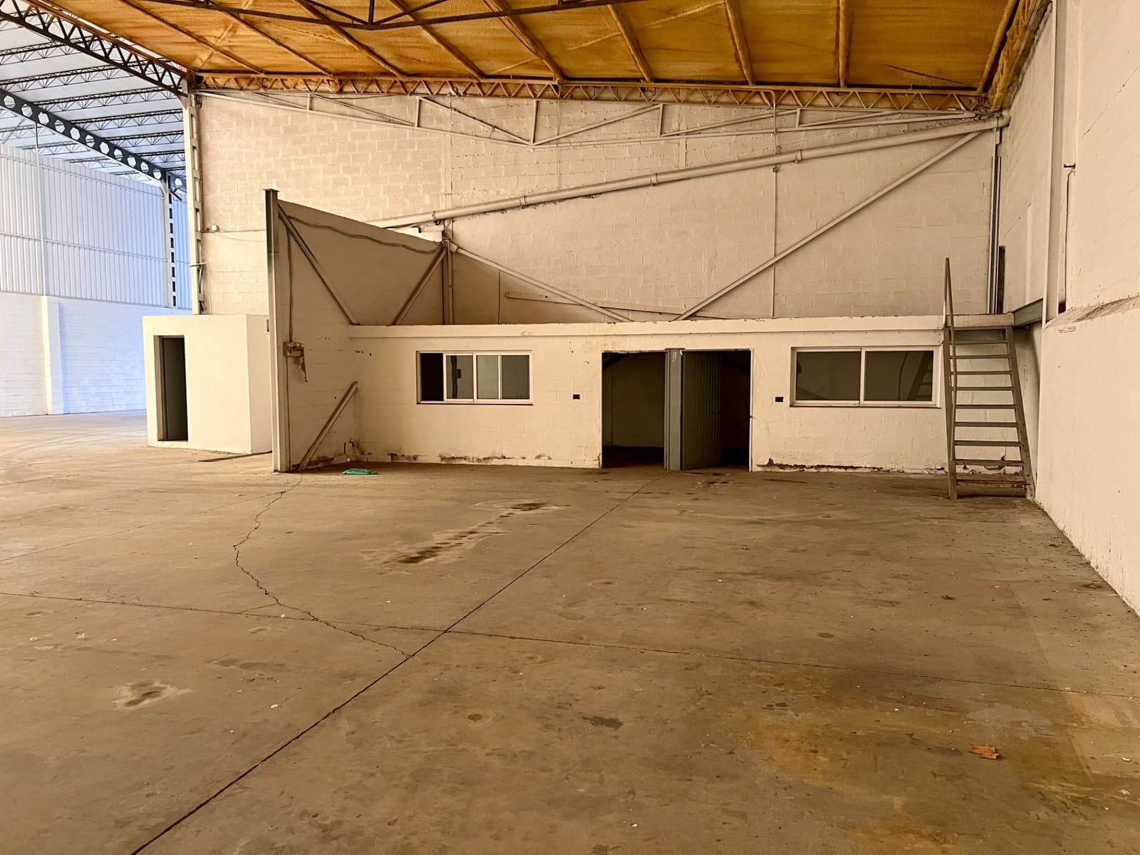 Business for rent in El Higueron - € 3,000 (Ref: 9359871)