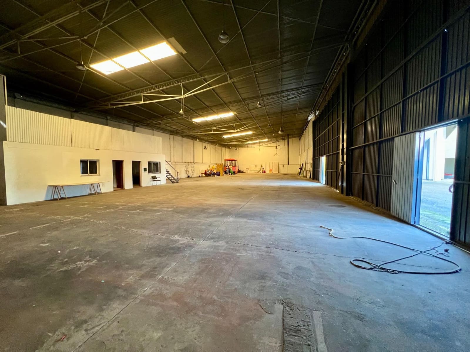 Business for rent in El Higueron - € 3,000 (Ref: 9359871)