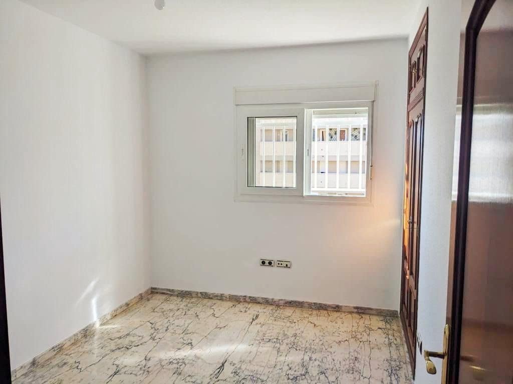 2 soveværelse Lejlighed til salg i Cordoba by med swimmingpool garage - € 230.000 (Ref: 9359872)