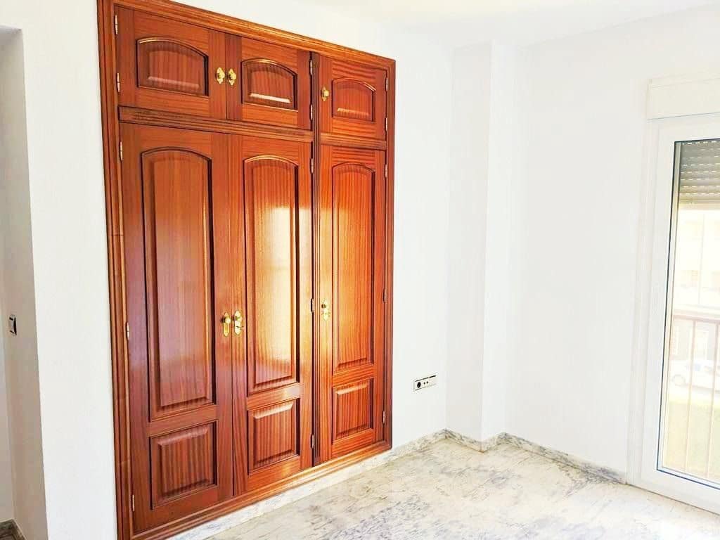 2 soveværelse Lejlighed til salg i Cordoba by med swimmingpool garage - € 230.000 (Ref: 9359872)