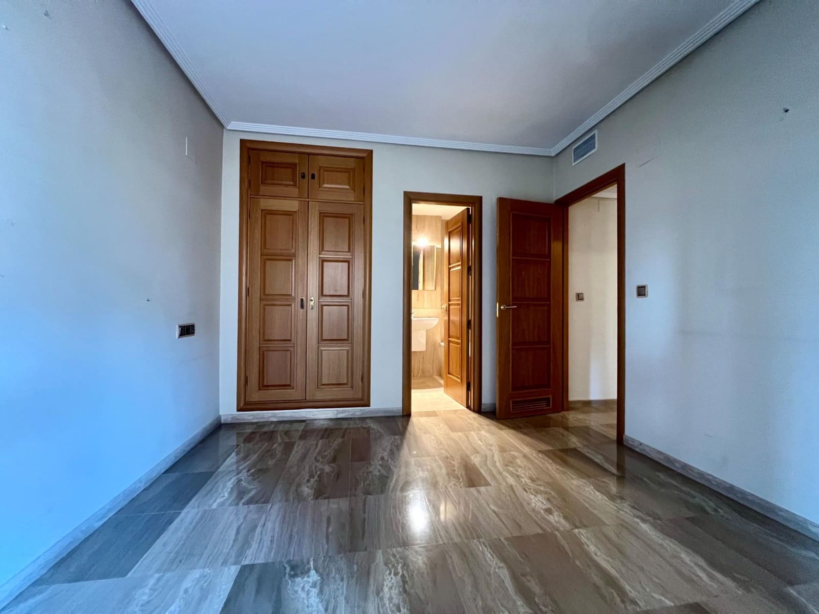 2 soveværelse Lejlighed til salg i Cordoba by med swimmingpool garage - € 289.900 (Ref: 9359873)