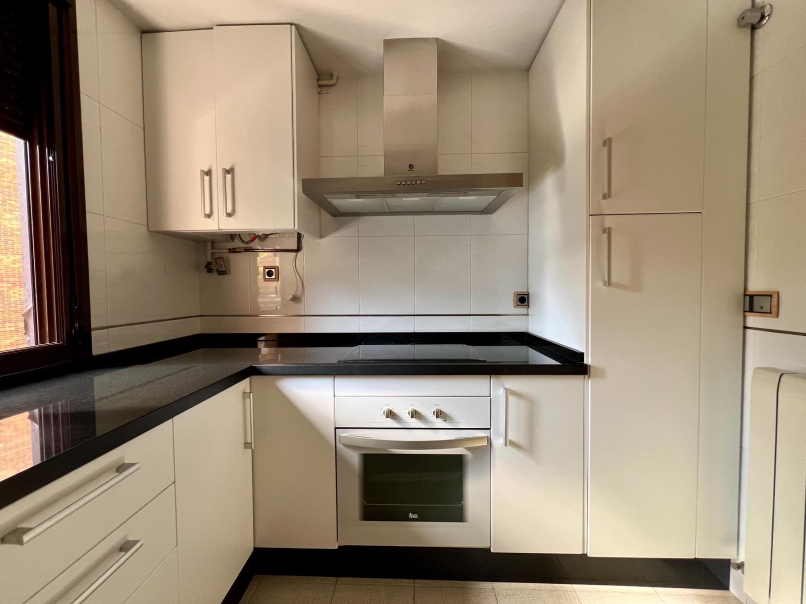 2 soveværelse Lejlighed til salg i Cordoba by med swimmingpool garage - € 289.900 (Ref: 9359873)