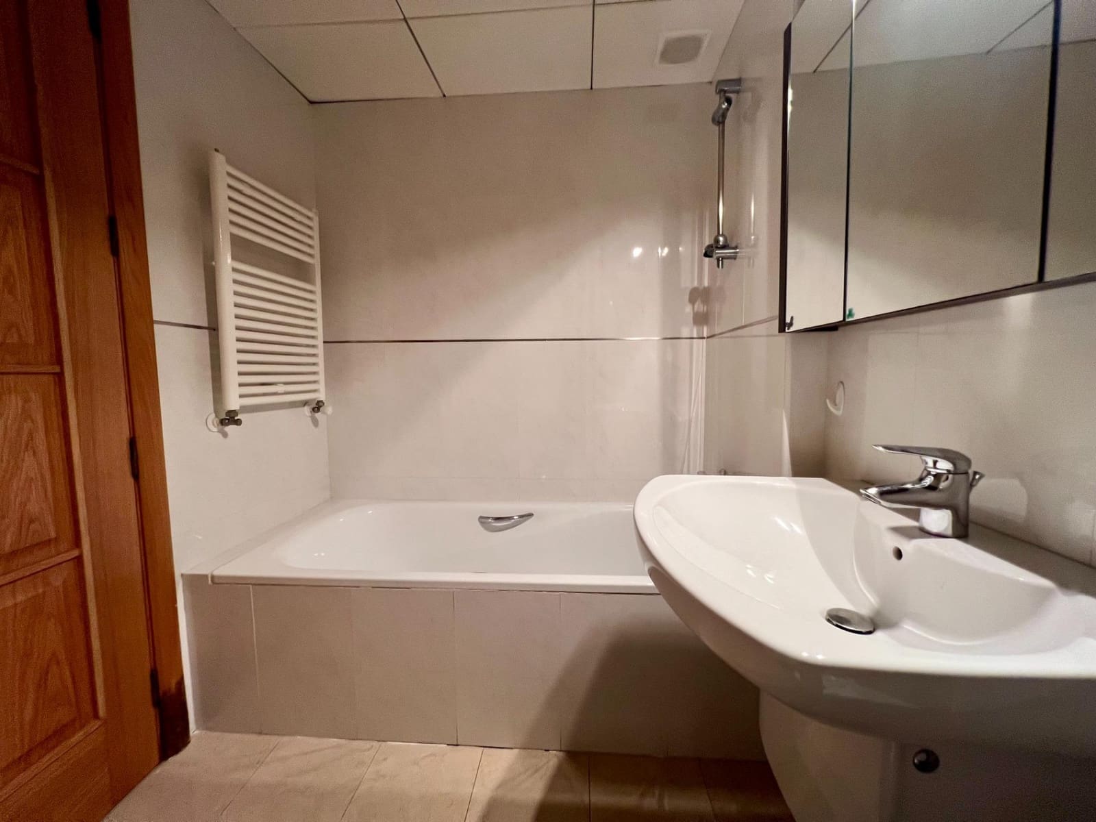 2 soveværelse Lejlighed til salg i Cordoba by med swimmingpool garage - € 289.900 (Ref: 9359873)