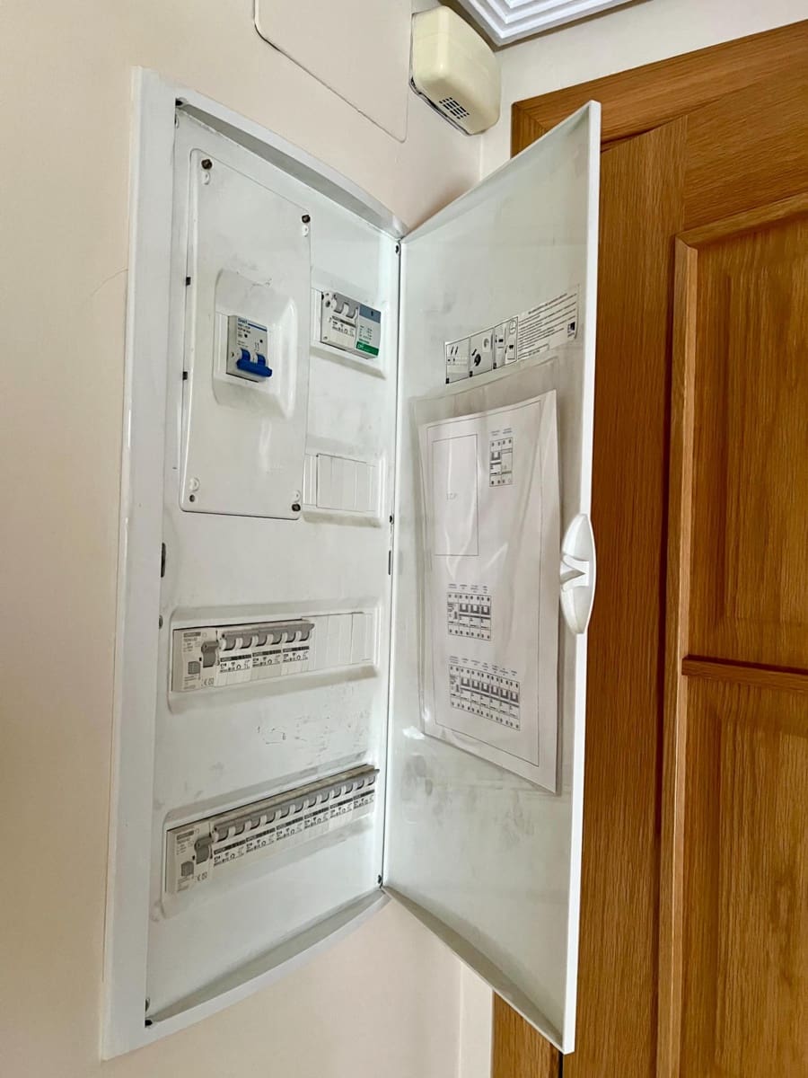 2 soveværelse Lejlighed til salg i Cordoba by med swimmingpool garage - € 289.900 (Ref: 9359873)