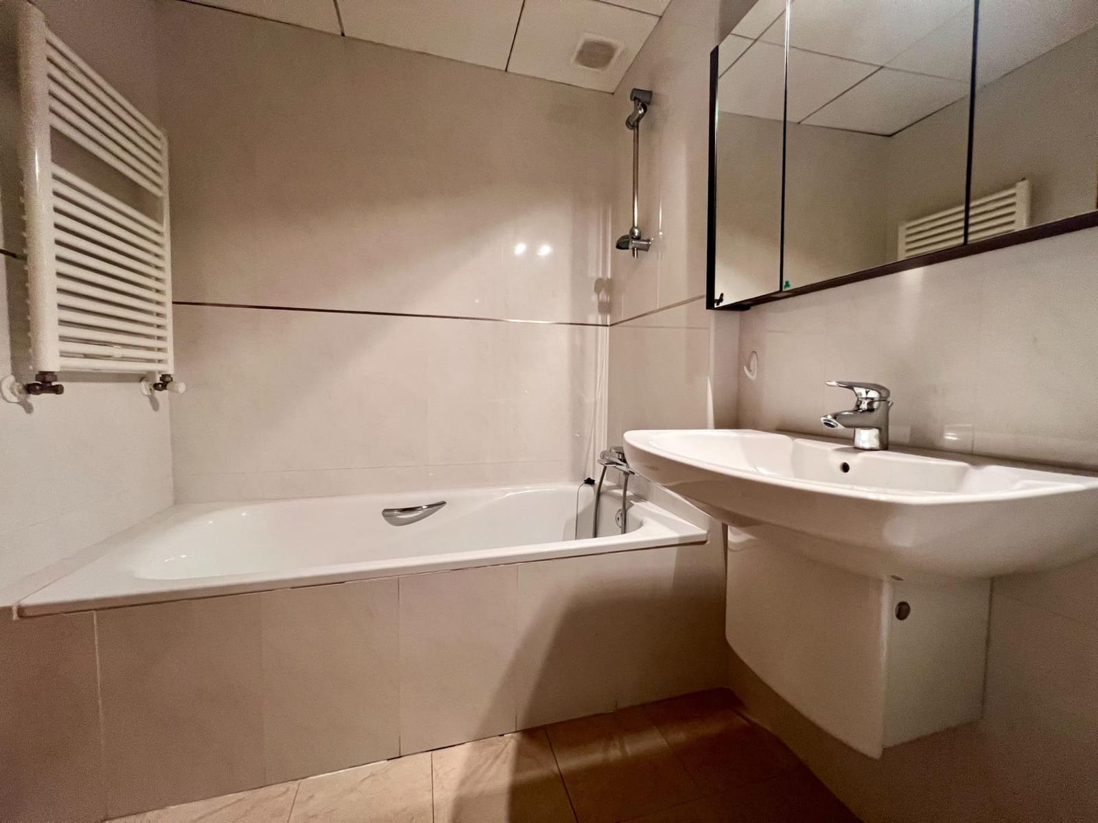 2 soveværelse Lejlighed til salg i Cordoba by med swimmingpool garage - € 289.900 (Ref: 9359873)