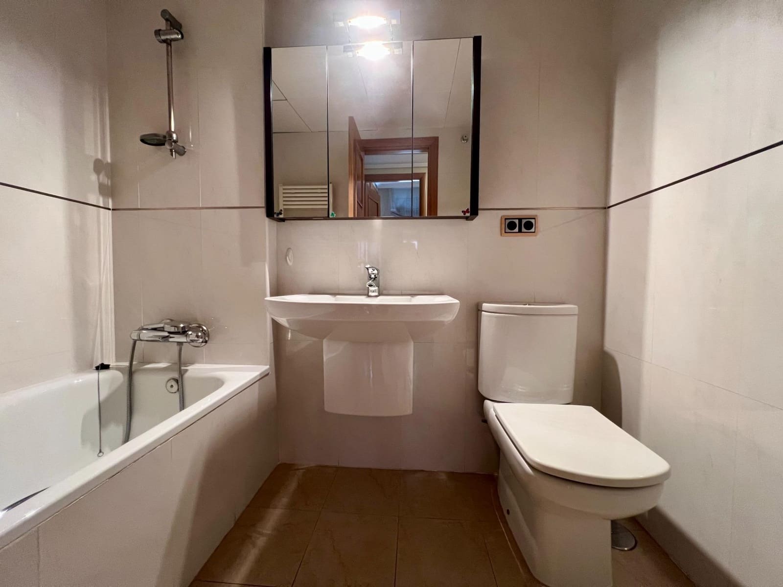 2 soveværelse Lejlighed til salg i Cordoba by med swimmingpool garage - € 289.900 (Ref: 9359873)