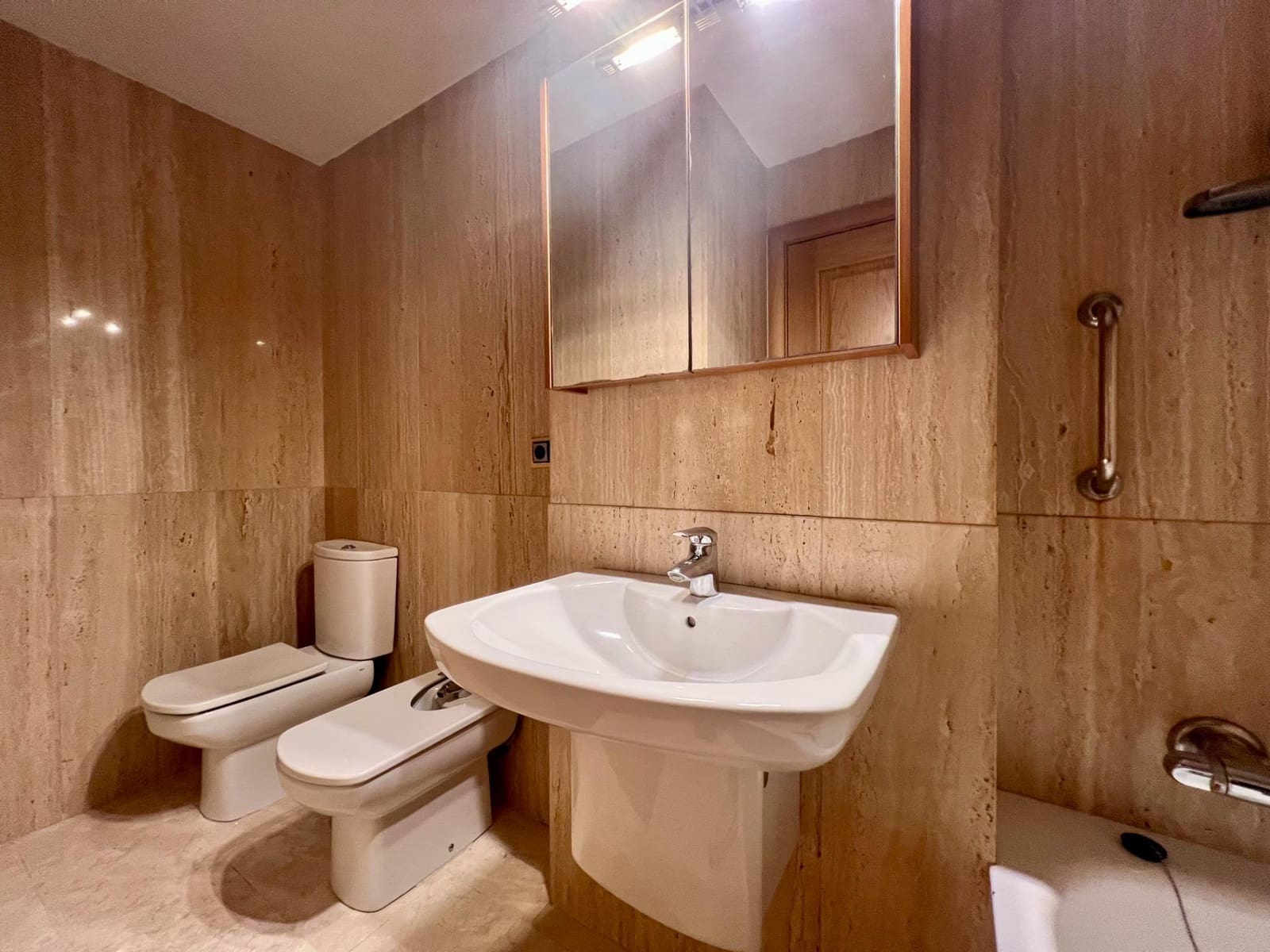 2 soveværelse Lejlighed til salg i Cordoba by med swimmingpool garage - € 289.900 (Ref: 9359873)