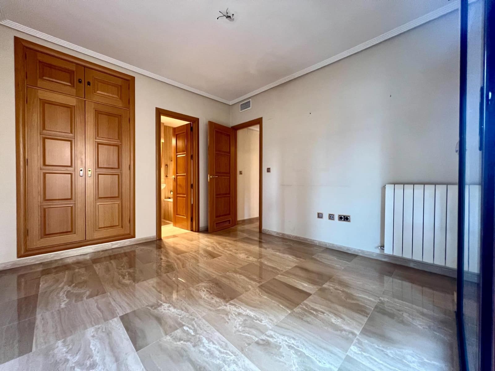 2 soveværelse Lejlighed til salg i Cordoba by med swimmingpool garage - € 289.900 (Ref: 9359873)