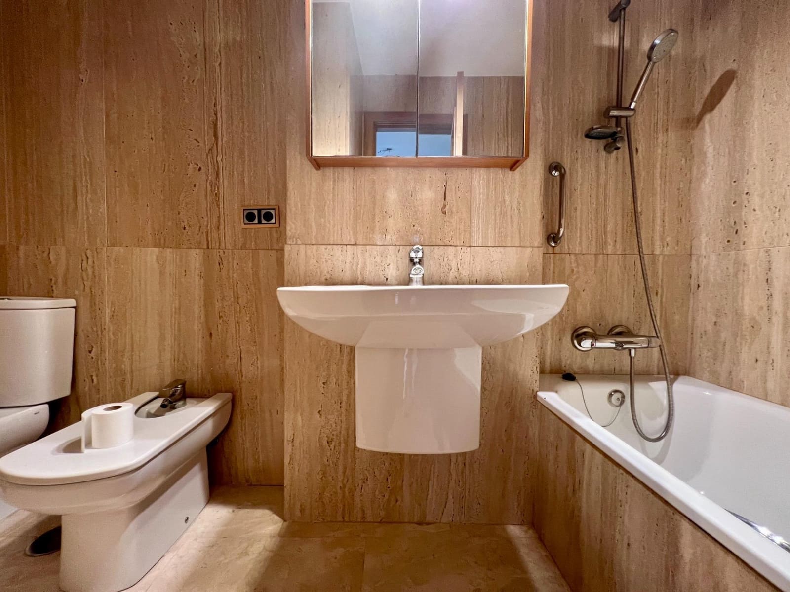 2 soveværelse Lejlighed til salg i Cordoba by med swimmingpool garage - € 289.900 (Ref: 9359873)