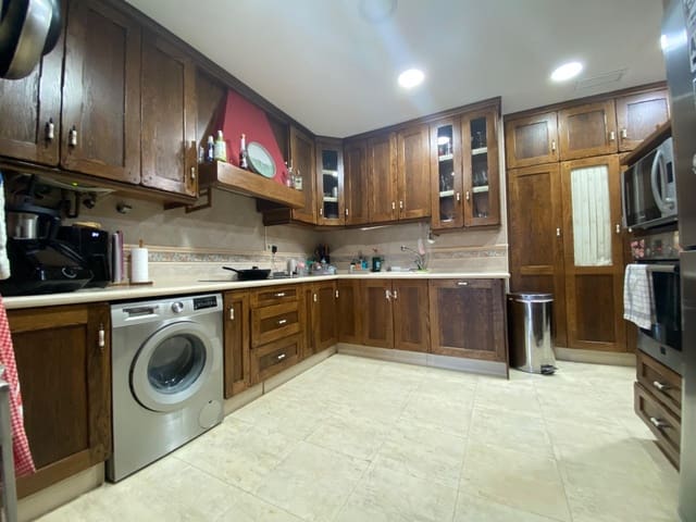 4 soveværelse Villa til salg i Alcolea, Córdoba by med swimmingpool garage - € 275.000 (Ref: 9359874)