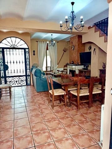 5 bedroom Townhouse for sale in Cardeña - € 100,000 (Ref: 9359880)