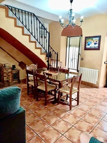 5 bedroom Townhouse for sale in Cardeña - € 100,000 (Ref: 9359880)