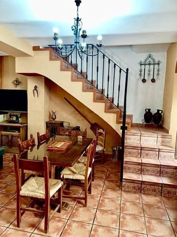 5 bedroom Townhouse for sale in Cardeña - € 100,000 (Ref: 9359880)