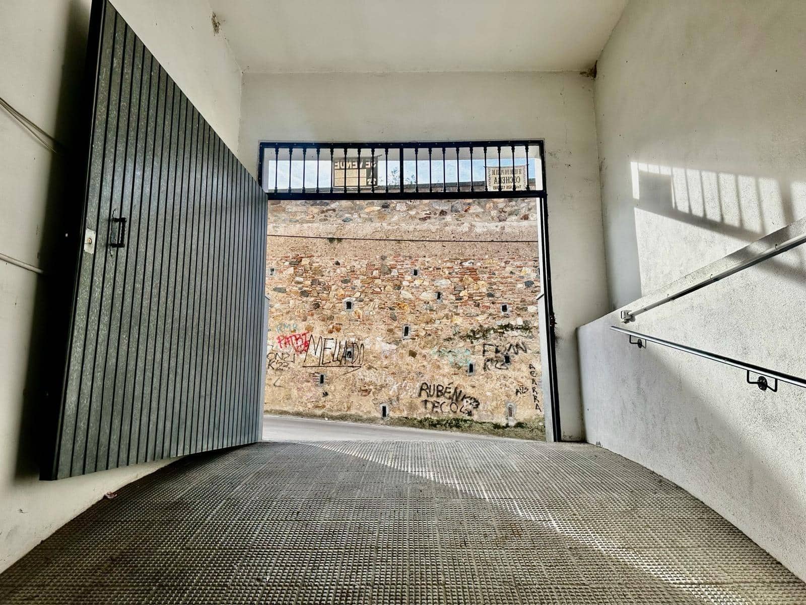 Garage till salu i Fuente Obejuna - 6 000 € (Ref: 9359883)