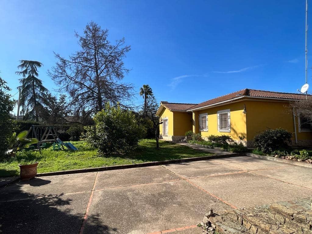 5 soveværelse Villa til salg i Cordoba by med swimmingpool garage - € 695.000 (Ref: 9359884)